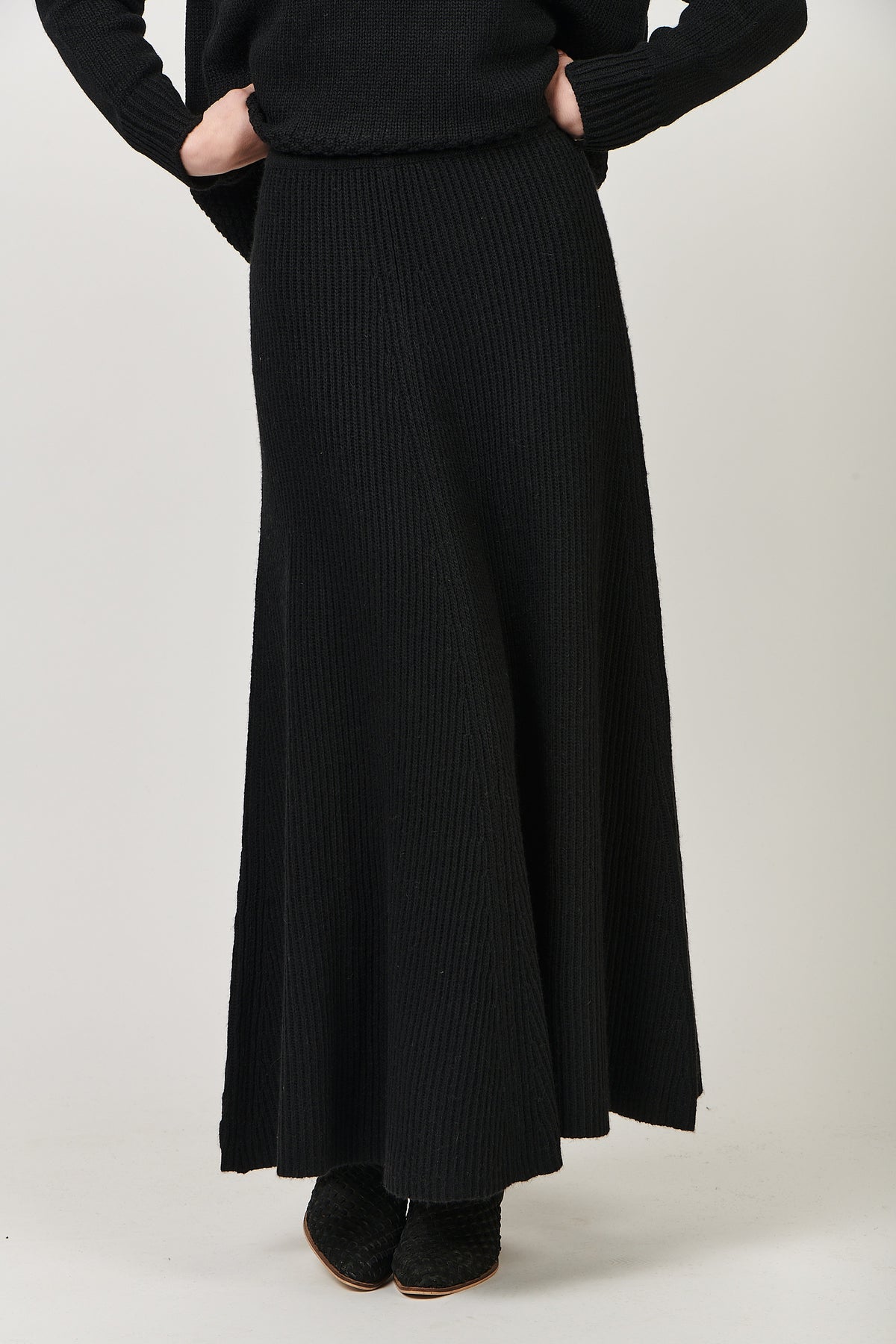 GE-48 Black Skirt