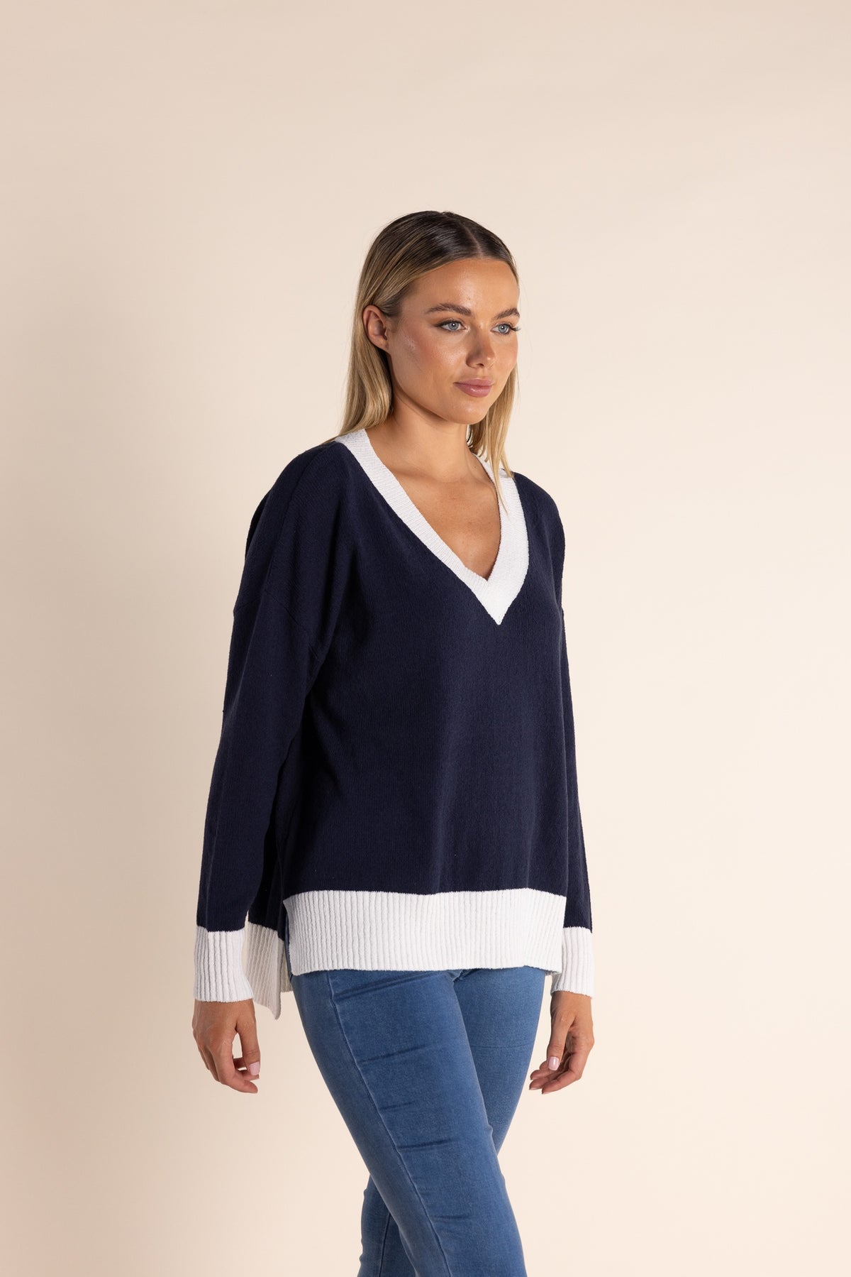 V Neck Knit Navy White